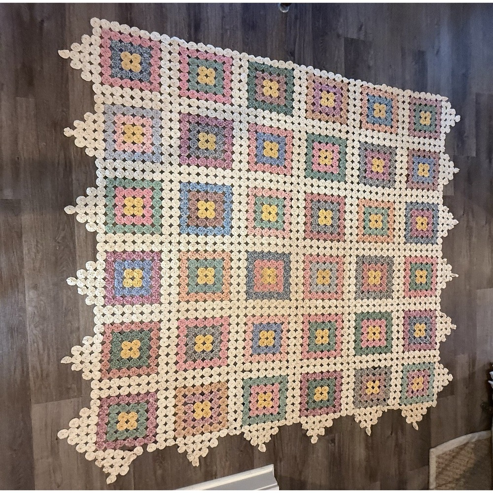 Vintage Yo Yo Quilt 86x77 Handmade Pastel Patchwork Coverlet Pointed Border 1930